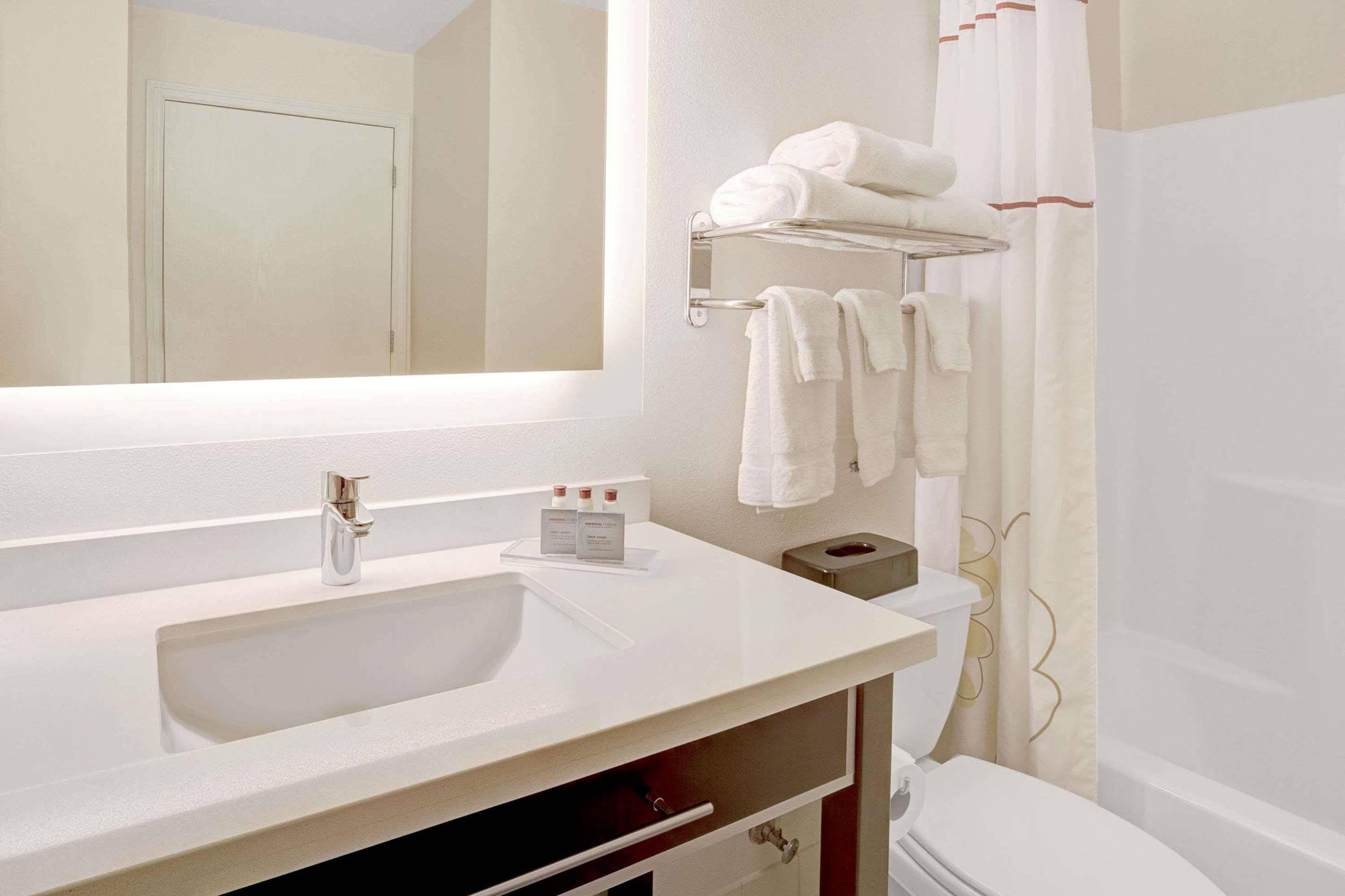 Mainstay Suites Greensboro Extérieur photo