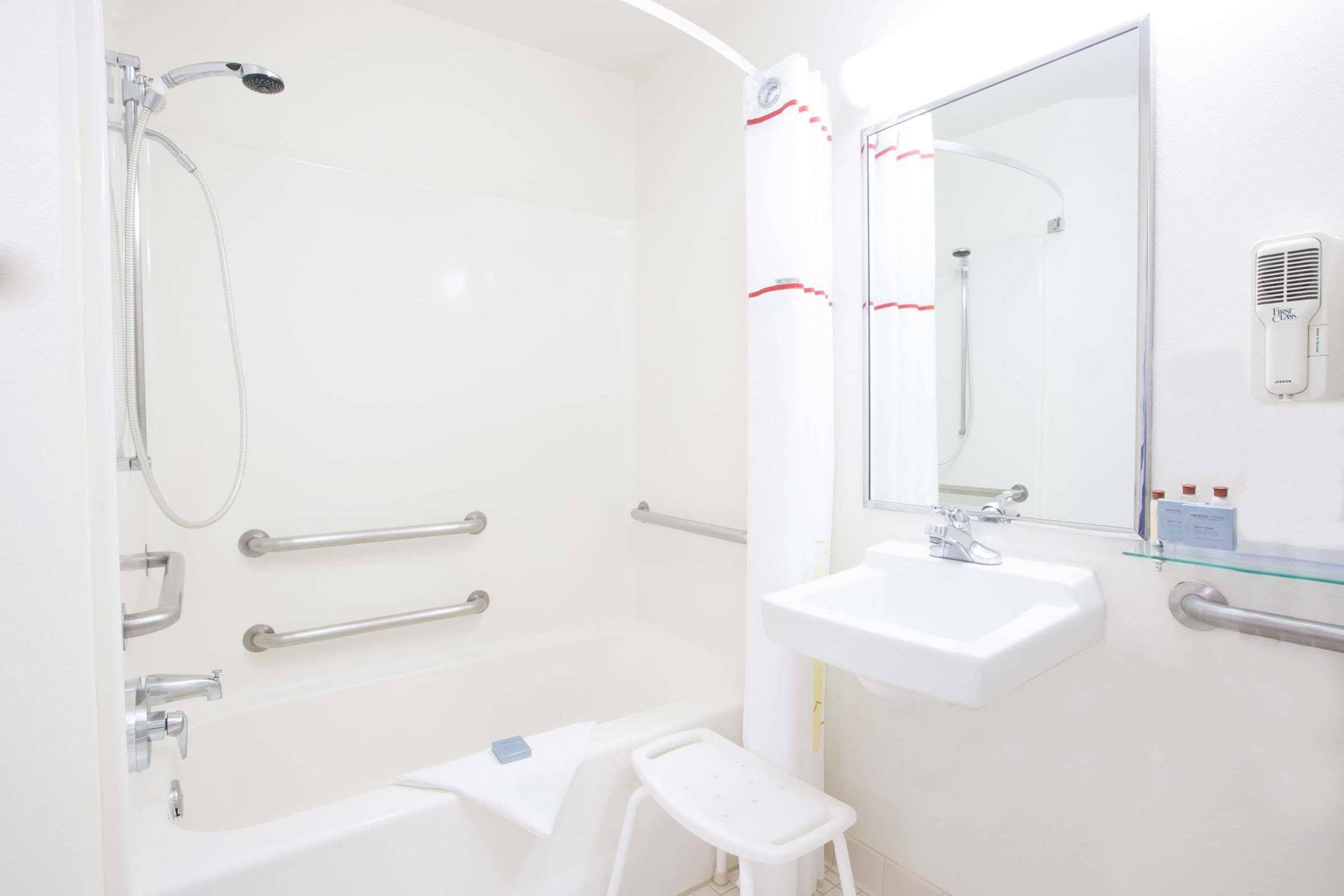 Mainstay Suites Greensboro Extérieur photo